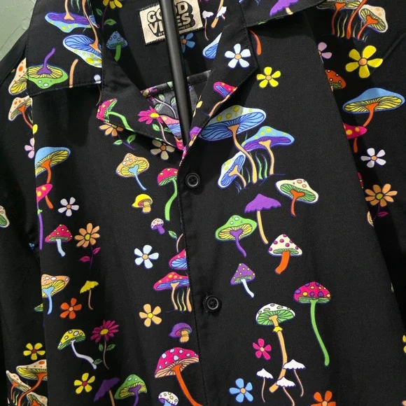 Good Vibes Mushroom Button Up Shirt Short Sleeve Colorful Print Size M - Picture 2 of 6